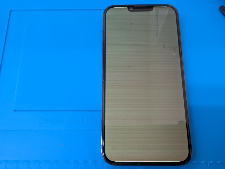 iPhone 13 Pro Max（アイフォンサーティーンプロマックス）の液晶画面交換ならスマホ修理工房へお任せください